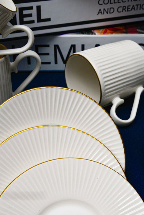 Hermia Juego de Tazas de Café Blanco y Dorado (12 Piezas) de Porcelana